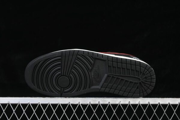 AJ 1 Low Customized ‘Black White Red’ 553558-040 AJ 1 Low Customized ‘Black White Red’ 553558-040