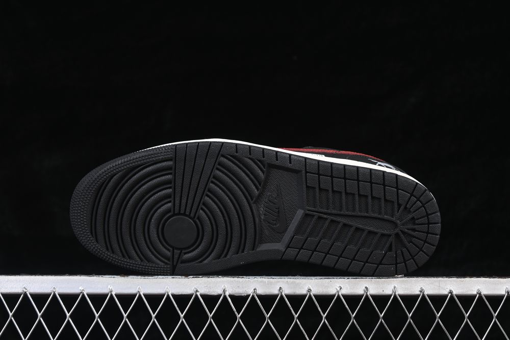 AJ 1 Low Customized ‘Black White Red’ 553558-040 AJ 1 Low Customized ‘Black White Red’ 553558-040