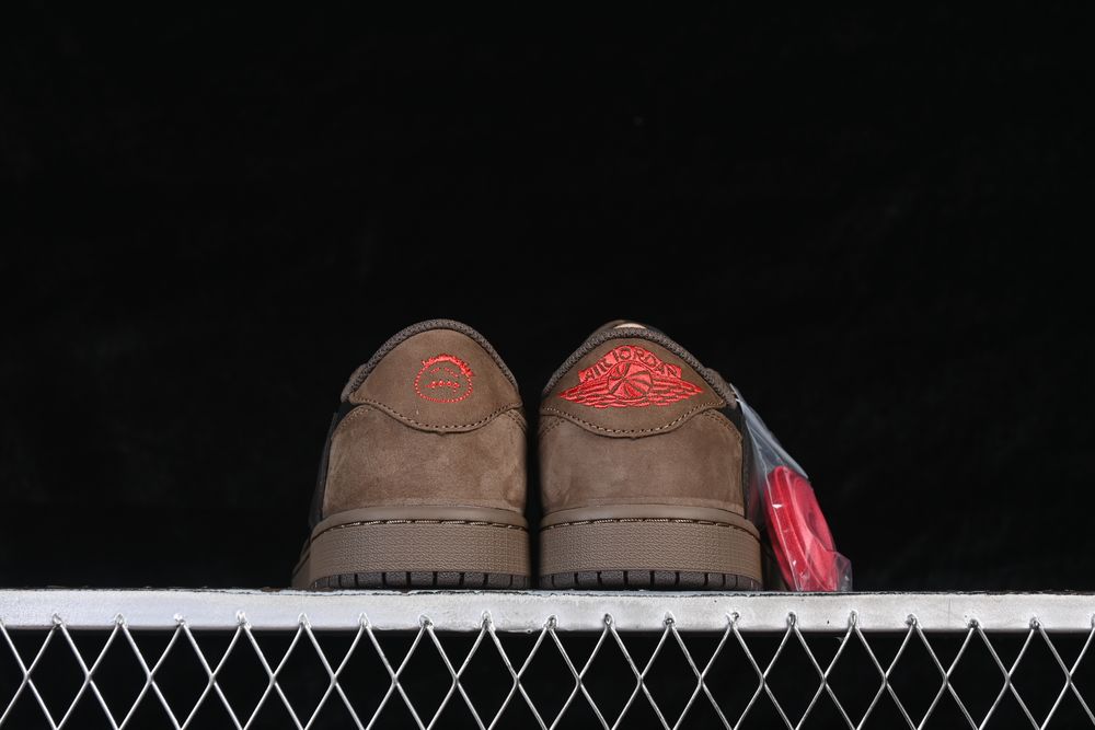 AJ 1 Low x Travis Scott ‘Velvet Brown’ CQ4277-001 AJ 1 Low x Travis Scott ‘Velvet Brown’ CQ4277-001