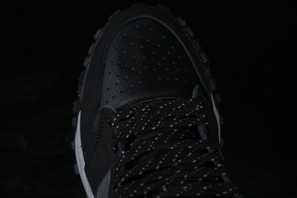 AJ 1 Low Element Gore-Tex ‘Black Challenge Red’ FV4227-002 AJ 1 Low Element Gore-Tex ‘Black Challenge Red’ FV4227-002