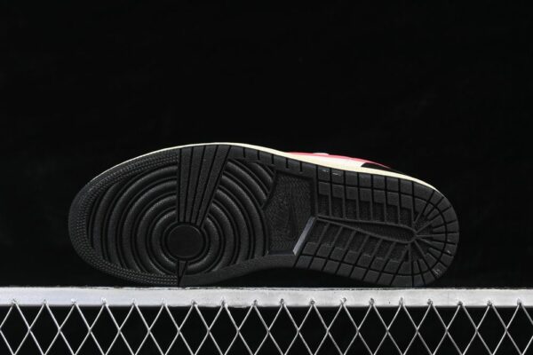 AJ 1 Low ‘Flight Club’ DC0774-107