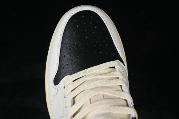 AJ 1 Low ‘Flight Club’ DC0774-107