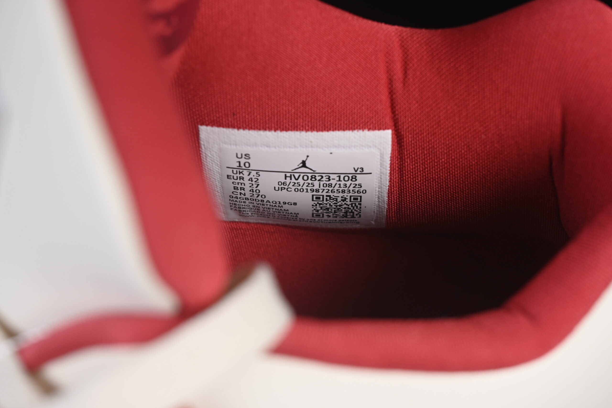 AJ 4 Retro ‘Valentine’s Day’ HV0823-108 AJ 4 Retro ‘Valentine’s Day’ HV0823-108