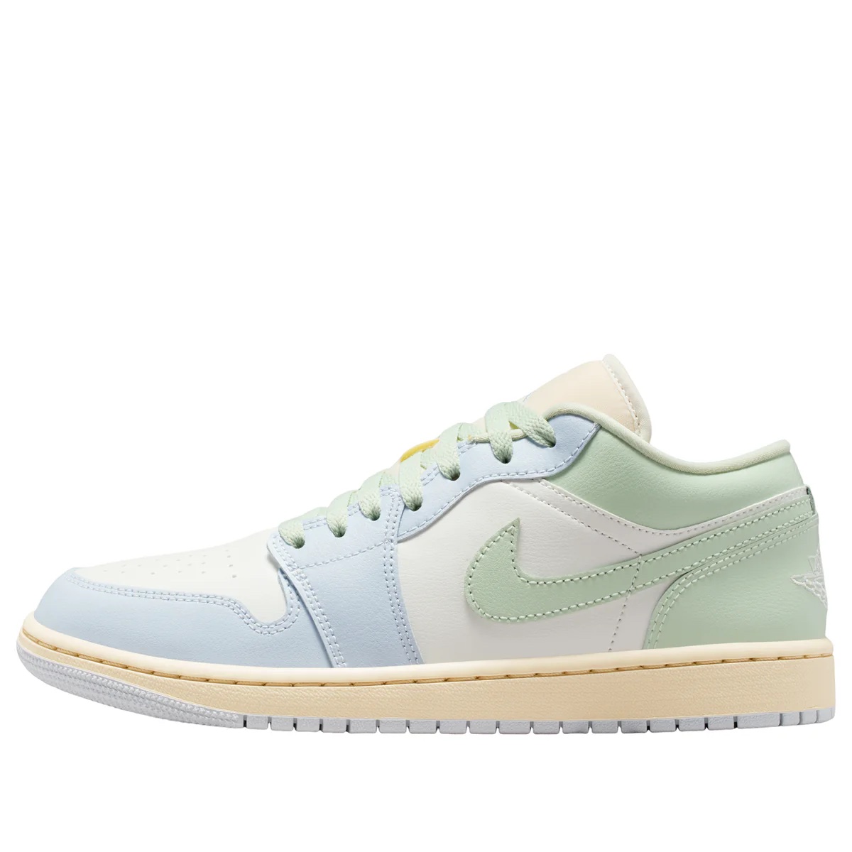 AJ 1 Low ‘Sail Jade Aura’ DC0774-108 AJ 1 Low ‘Sail Jade Aura’ DC0774-108