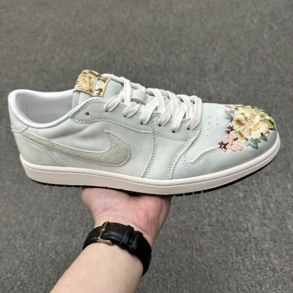 AJ 1 Low OG ‘CNY’ IQ1108-011 AJ 1 Low OG ‘CNY’ IQ1108-011