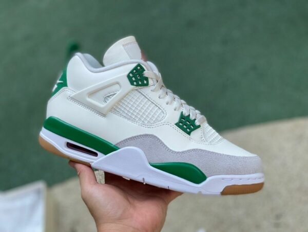 AJ 4 Nike SB ‘Pine Green’ FV2606-001