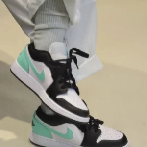 AJ 1 Low ‘Green Glow’ 553558-131 10 z5578501821222 37935e30577cdd7733ab69b0486b3ccf
