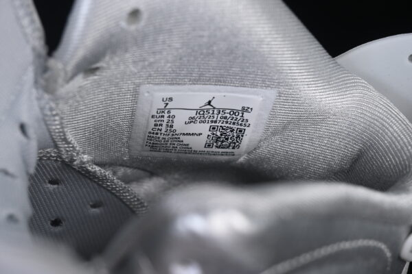 AJ 6 Retro x PSG ‘Metallic Silver’ IQ5135-010 AJ 6 Retro x PSG ‘Metallic Silver’ IQ5135-010