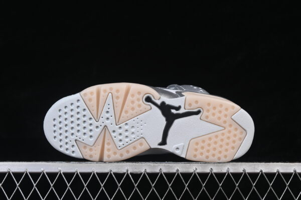 AJ 6 Retro x PSG ‘Metallic Silver’ IQ5135-010 AJ 6 Retro x PSG ‘Metallic Silver’ IQ5135-010