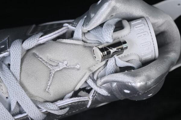 AJ 6 Retro x PSG ‘Metallic Silver’ IQ5135-010 AJ 6 Retro x PSG ‘Metallic Silver’ IQ5135-010