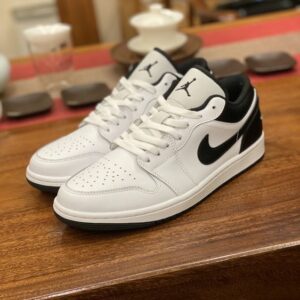 AJ 1 Low ‘Reverse Panda’ 553558-132