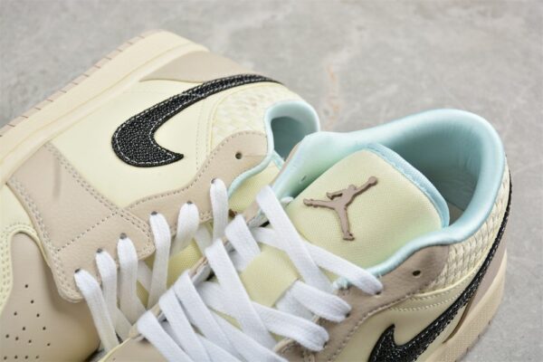 AJ 1 Low SE ‘Sanddrift’ HQ3440-101