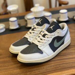 AJ 1 Low ‘Jade Smoke’ DC0774-001