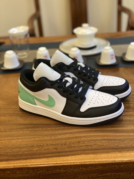 AJ 1 Low ‘Green Glow’ 553558-131 AJ 1 Low ‘Green Glow’ 553558-131