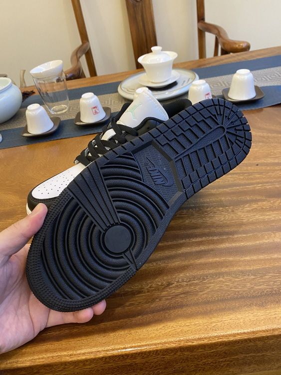 AJ 1 Low ‘Green Glow’ 553558-131 AJ 1 Low ‘Green Glow’ 553558-131