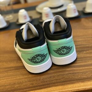 AJ 1 Low ‘Green Glow’ 553558-131 7 1f12e937 result