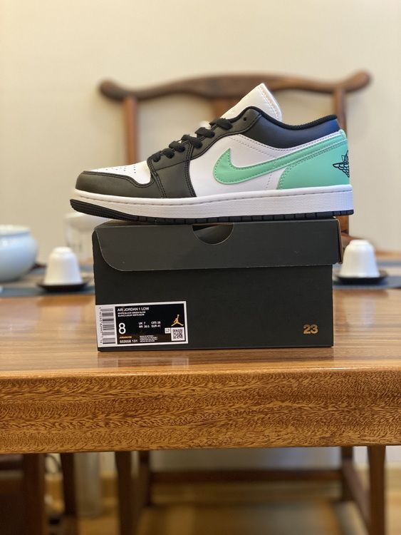AJ 1 Low ‘Green Glow’ 553558-131 AJ 1 Low ‘Green Glow’ 553558-131