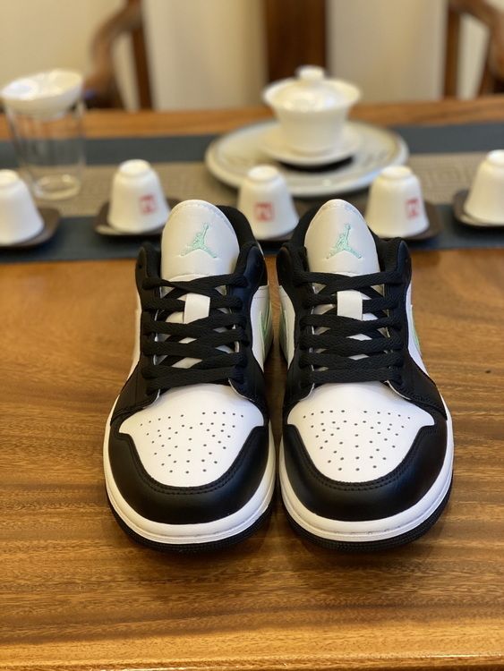 AJ 1 Low ‘Green Glow’ 553558-131 AJ 1 Low ‘Green Glow’ 553558-131