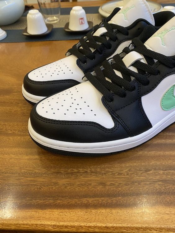 AJ 1 Low ‘Green Glow’ 553558-131 AJ 1 Low ‘Green Glow’ 553558-131