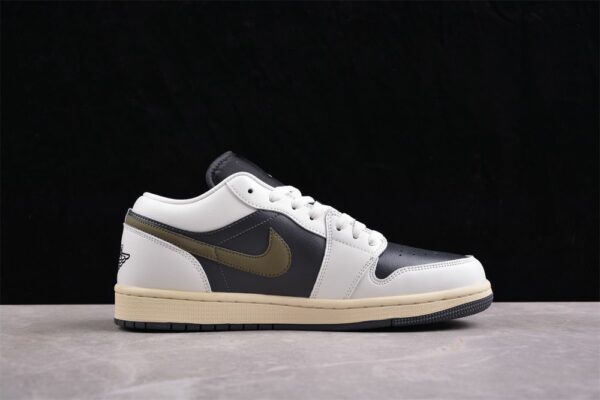 AJ 1 Low ‘Jade Smoke’ DC0774-001 AJ 1 Low ‘Jade Smoke’ DC0774-001