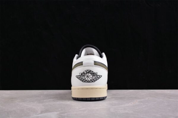 AJ 1 Low ‘Jade Smoke’ DC0774-001 AJ 1 Low ‘Jade Smoke’ DC0774-001