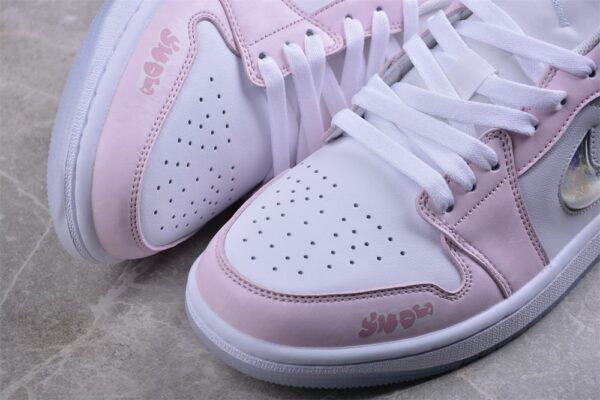 AJ 1 Low ‘Pink Glitter Swoosh’ FQ9112-100 AJ 1 Low ‘Pink Glitter Swoosh’ FQ9112-100