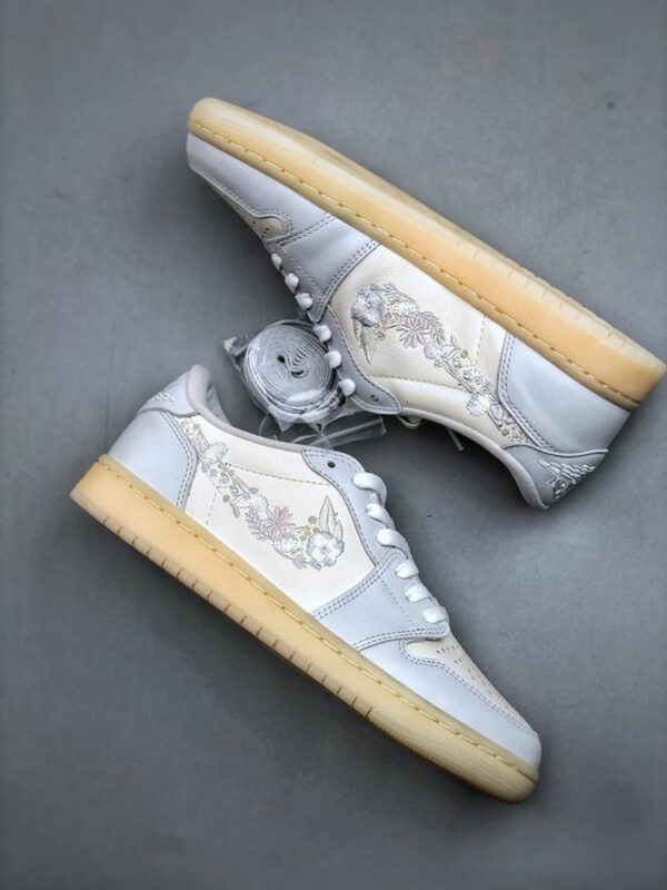 AJ 1 Low OG ‘Floral Swoosh’ IF4391-100 AJ 1 Low OG ‘Floral Swoosh’ IF4391-100