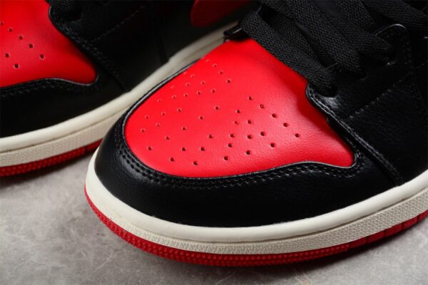 AJ 1 Low ‘Bred Sail’ DC0774-061 AJ 1 Low ‘Bred Sail’ DC0774-061