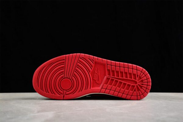 AJ 1 Low ‘Bred Sail’ DC0774-061 AJ 1 Low ‘Bred Sail’ DC0774-061