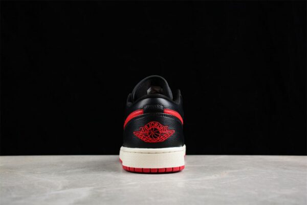 AJ 1 Low ‘Bred Sail’ DC0774-061 AJ 1 Low ‘Bred Sail’ DC0774-061