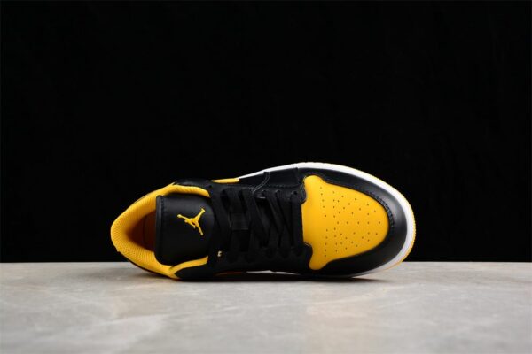AJ 1 Low ‘Yellow Ochre’ 553558-072 AJ 1 Low ‘Yellow Ochre’ 553558-072