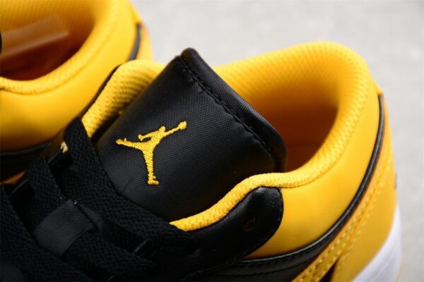 AJ 1 Low ‘Yellow Ochre’ 553558-072 AJ 1 Low ‘Yellow Ochre’ 553558-072