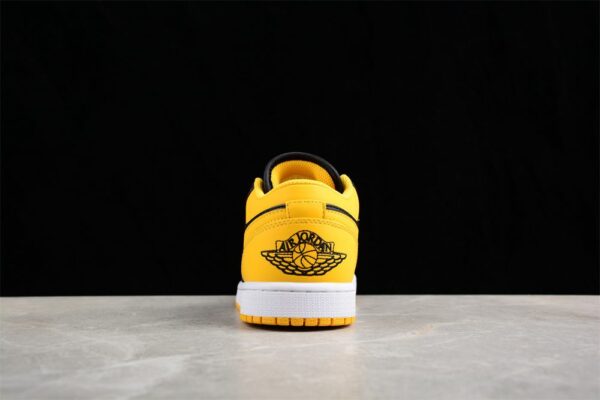 AJ 1 Low ‘Yellow Ochre’ 553558-072 AJ 1 Low ‘Yellow Ochre’ 553558-072