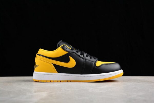AJ 1 Low ‘Yellow Ochre’ 553558-072 AJ 1 Low ‘Yellow Ochre’ 553558-072