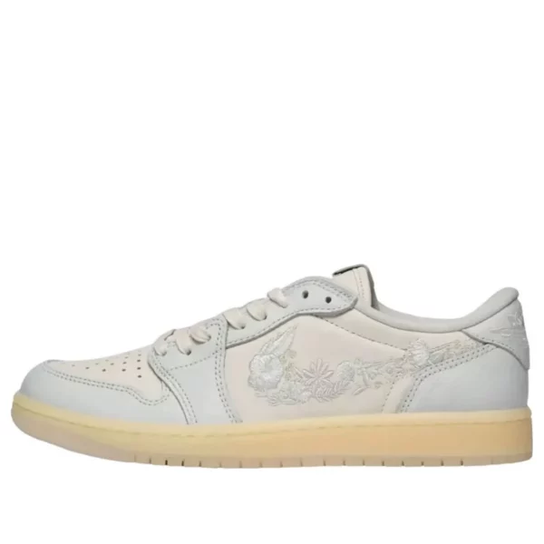 AJ 1 Low OG ‘Floral Swoosh’ IF4391-100 AJ 1 Low OG ‘Floral Swoosh’ IF4391-100