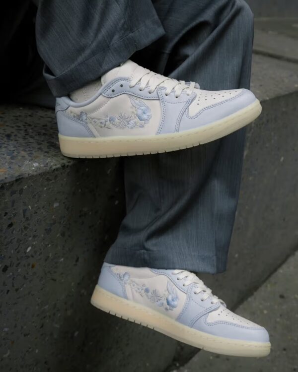 AJ 1 Low OG ‘Floral Swoosh’ IF4391-100 AJ 1 Low OG ‘Floral Swoosh’ IF4391-100