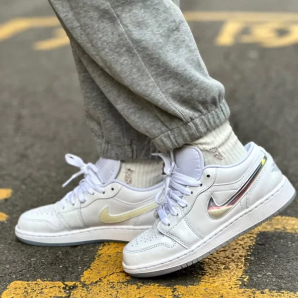 AJ 1 Low ‘Glitter Swoosh’ FQ9112-100