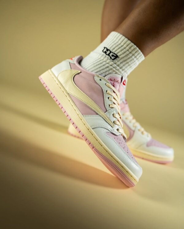 AJ 1 Low Travis Scott ‘Shy Pink’ DM7866-600