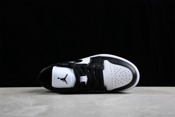 AJ 1 Low ‘Panda’ DC0774-101 AJ 1 Low ‘Panda’ DC0774-101