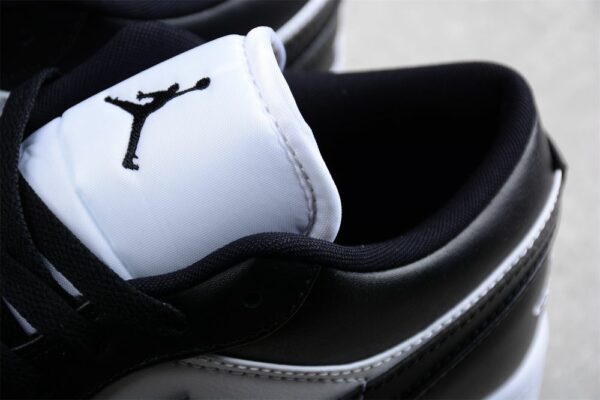 AJ 1 Low ‘Panda’ DC0774-101 AJ 1 Low ‘Panda’ DC0774-101