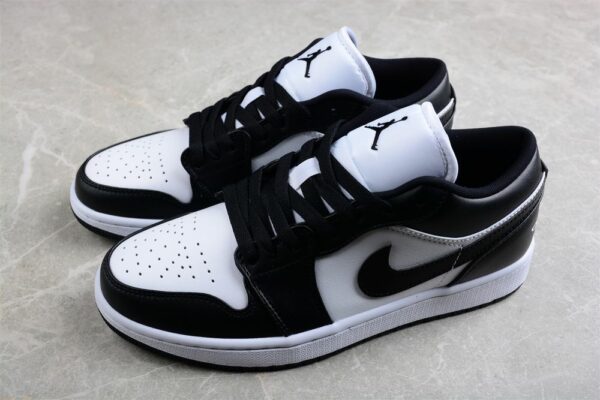 AJ 1 Low ‘Panda’ DC0774-101 AJ 1 Low ‘Panda’ DC0774-101