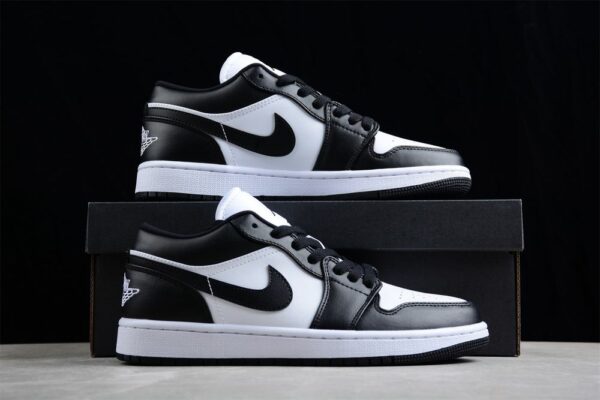 AJ 1 Low ‘Panda’ DC0774-101 AJ 1 Low ‘Panda’ DC0774-101