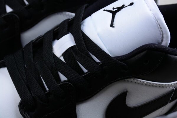 AJ 1 Low ‘Panda’ DC0774-101 AJ 1 Low ‘Panda’ DC0774-101