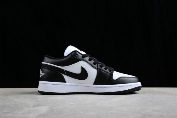 AJ 1 Low ‘Panda’ DC0774-101 AJ 1 Low ‘Panda’ DC0774-101