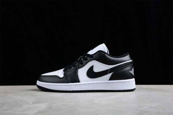 AJ 1 Low ‘Panda’ DC0774-101 AJ 1 Low ‘Panda’ DC0774-101
