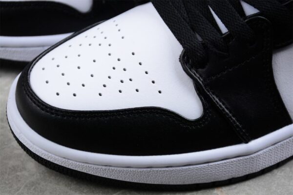 AJ 1 Low ‘Panda’ DC0774-101 AJ 1 Low ‘Panda’ DC0774-101