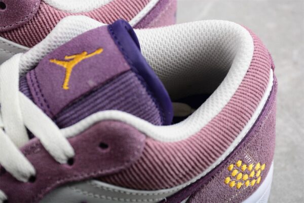 AJ 1 Low ‘Unity’ DR8057-500 AJ 1 Low ‘Unity’ DR8057-500