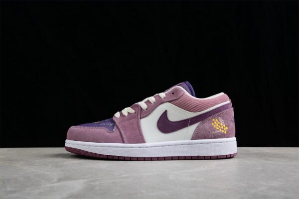 AJ 1 Low ‘Unity’ DR8057-500 AJ 1 Low ‘Unity’ DR8057-500