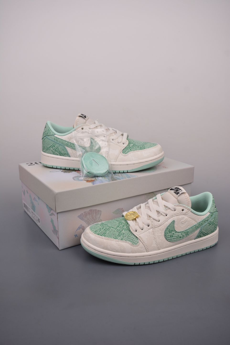 AJ 1 Low ‘Year of the Snake’ HF3144-100 AJ 1 Low ‘Year of the Snake’ HF3144-100