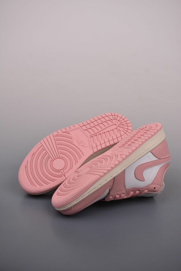 AJ 1 Low ‘Pink Oxford’ DC0774-162